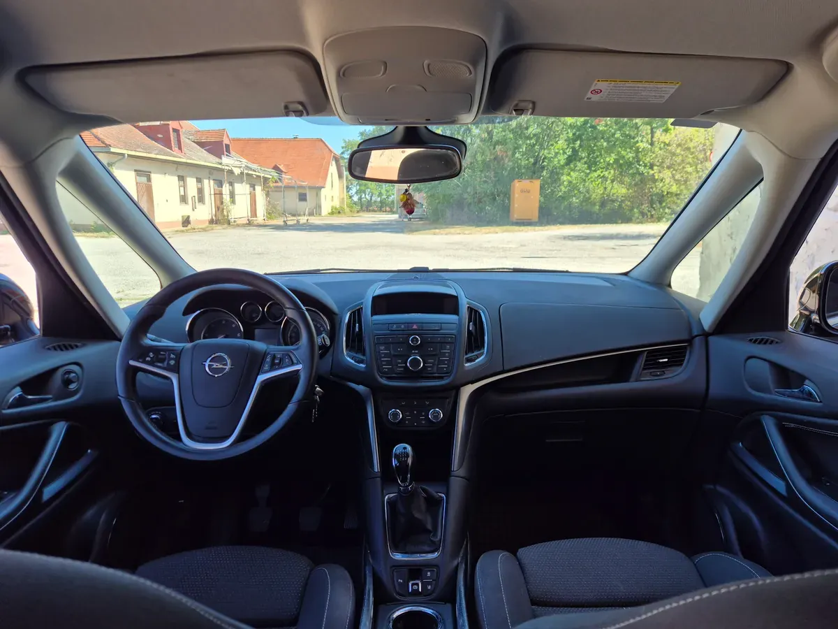 Opel Zafira Tourer 2012 photo 3