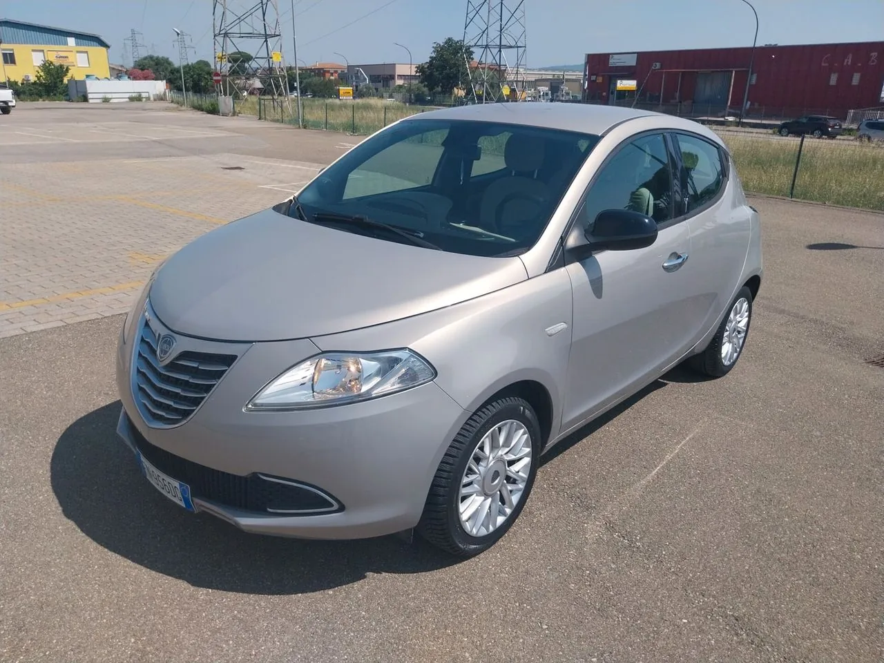 Lancia Ypsilon 2014 photo 2