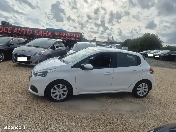 Peugeot 208 2016 photo 2