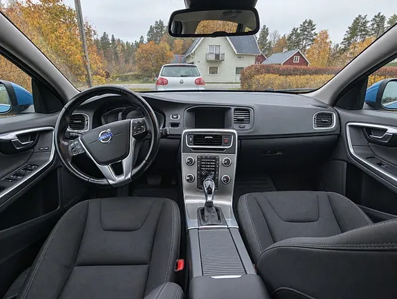 Volvo V60 2015 photo 2