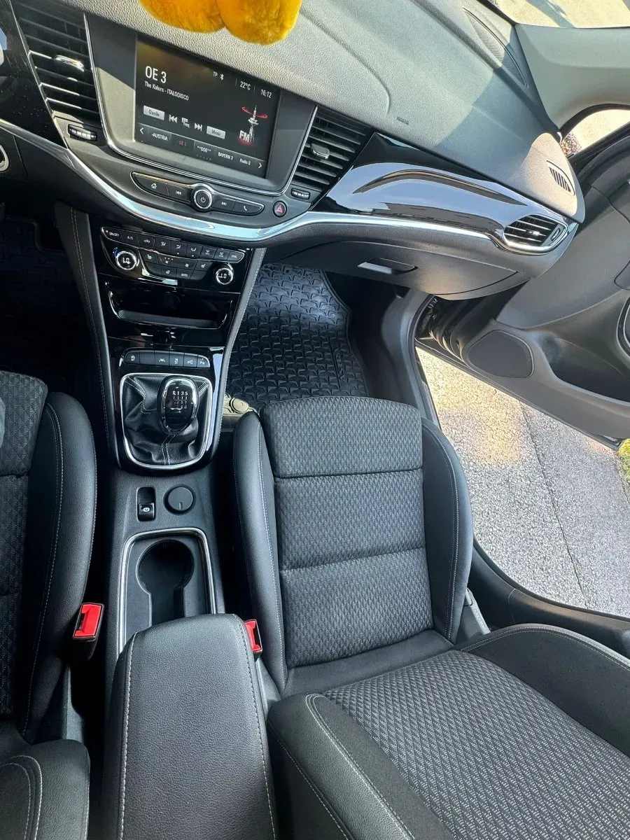 Opel Astra 2018 photo 2