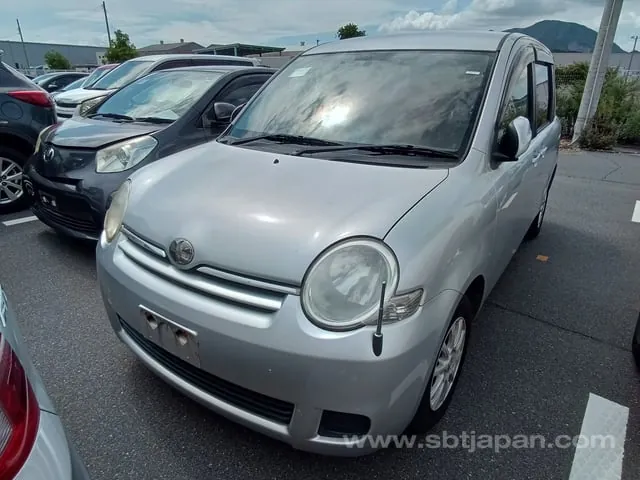 Toyota Sienta 2007 photo 2