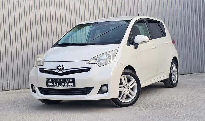 Toyota Verso-S 2011 photo 3
