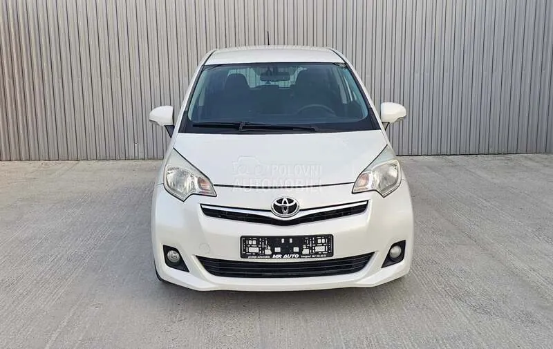 Toyota Verso-S 2011 photo 2