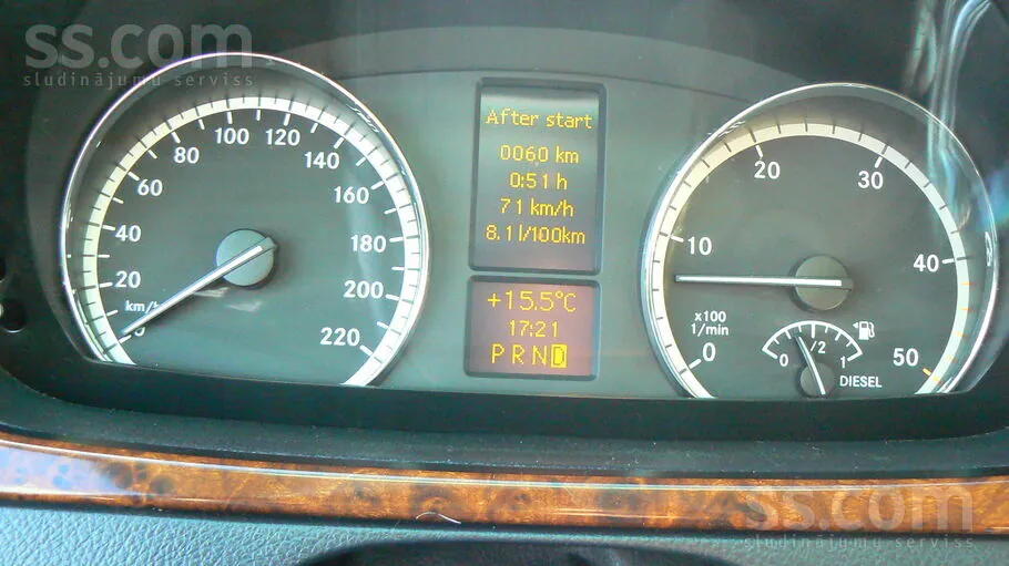 Mercedes-Benz Viano 2011 photo 2