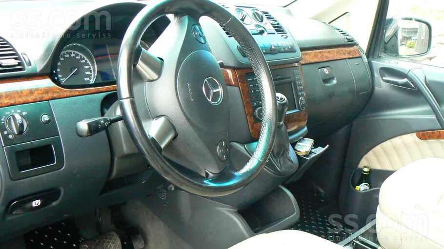 Mercedes-Benz Viano 2011 photo 4