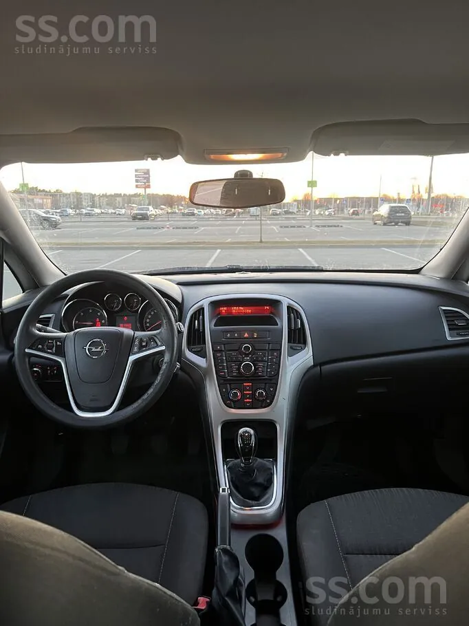 Opel Astra 2011 photo 5
