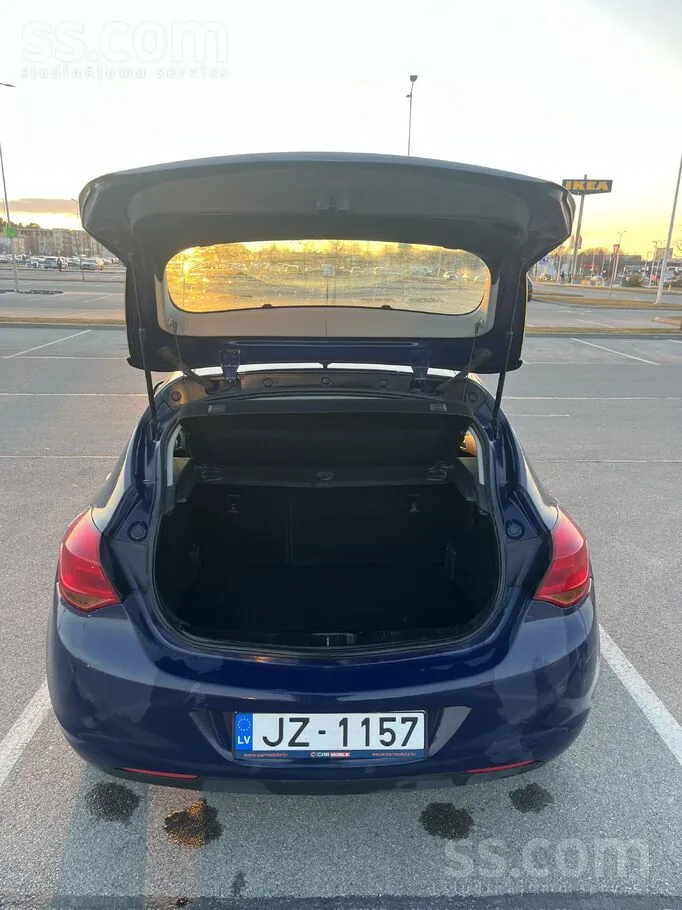 Opel Astra 2011 photo 3