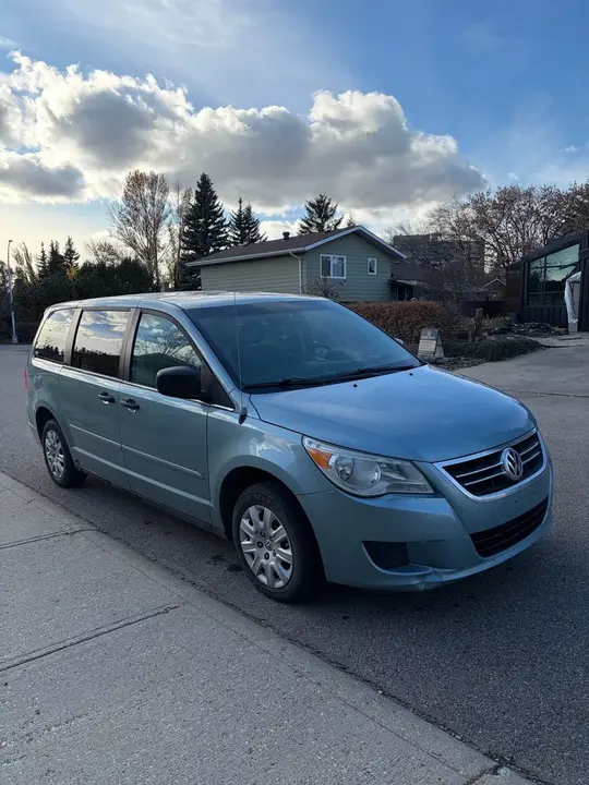 Volkswagen Routan 2009 photo 3
