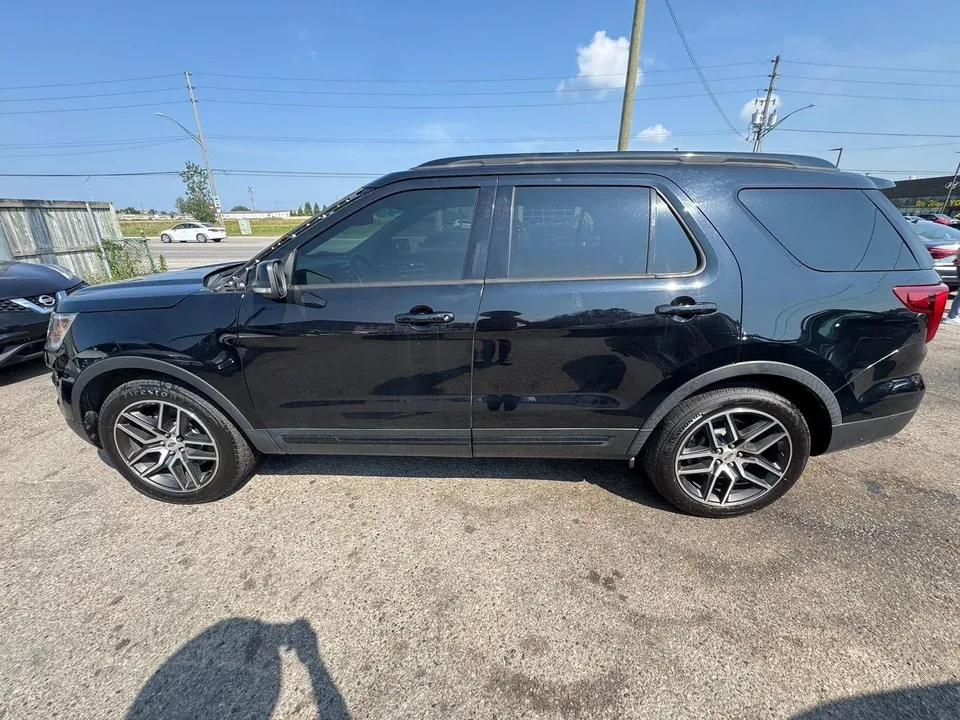 Ford Explorer Sport 2016 photo 2