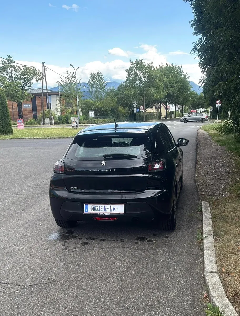Peugeot 208 2021 photo 3