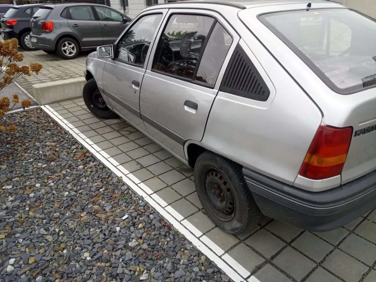 Opel Kadett 1990 photo 2