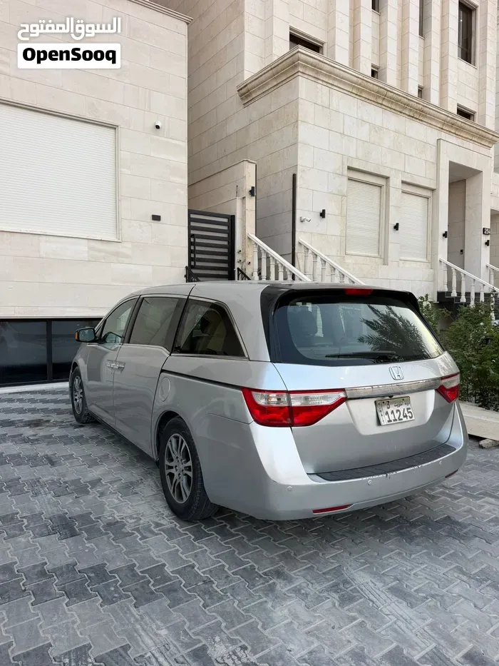 Honda Odyssey 2012 photo 2