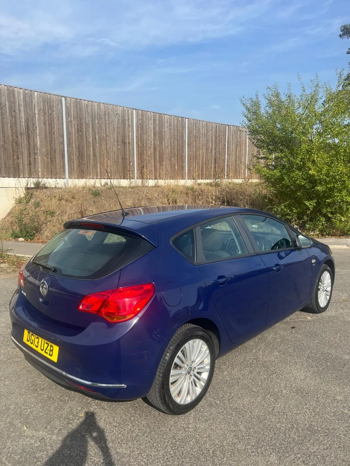 Vauxhall Astra 2013 photo 2