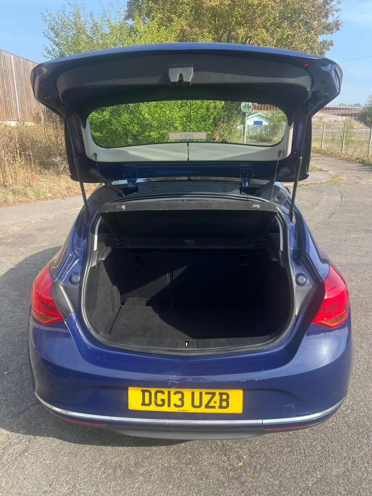 Vauxhall Astra 2013 photo 4