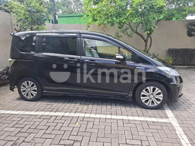 Honda Freed 2012 photo 2