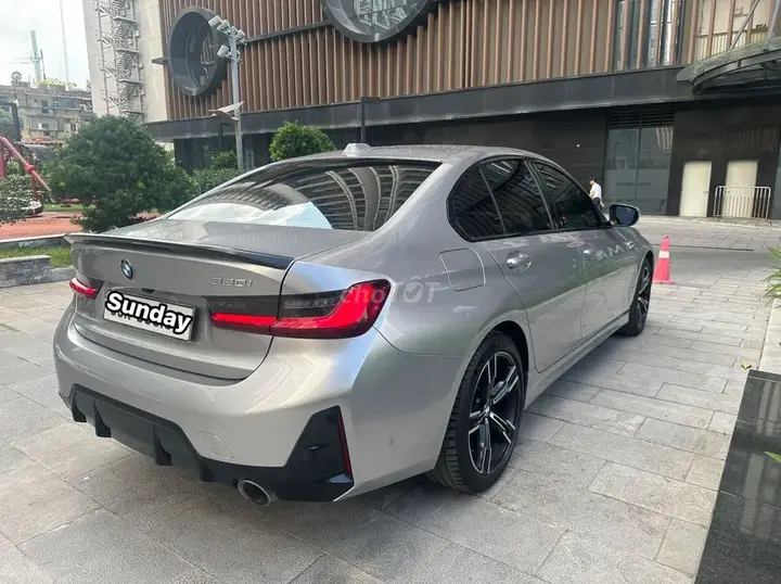 BMW 3 Series 2023 photo 2