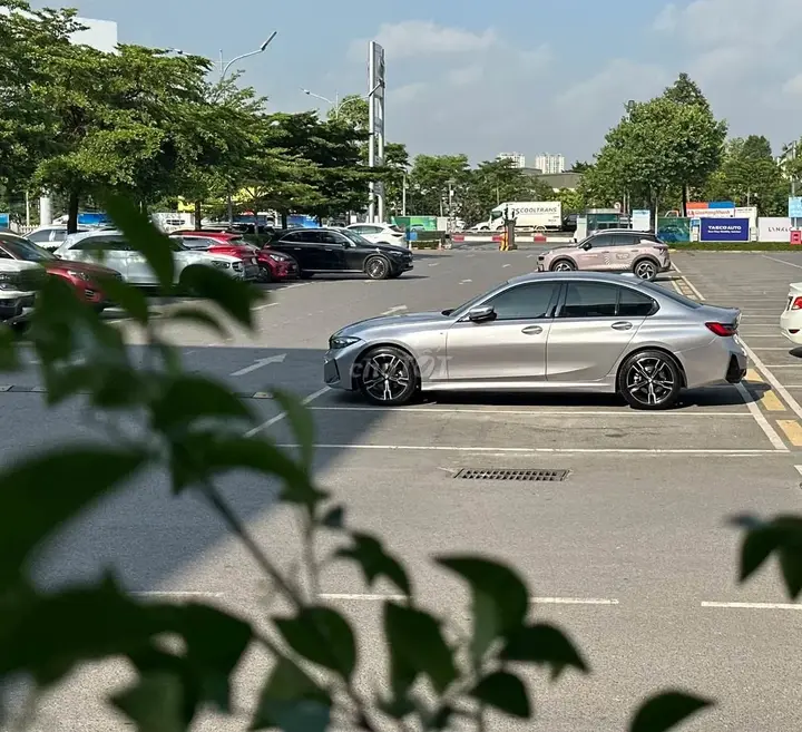 BMW 3 Series 2023 photo 4