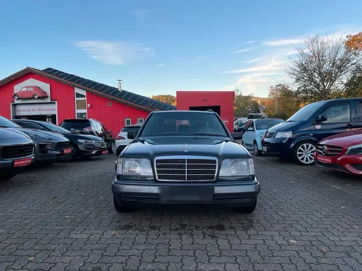 Mercedes-Benz W124