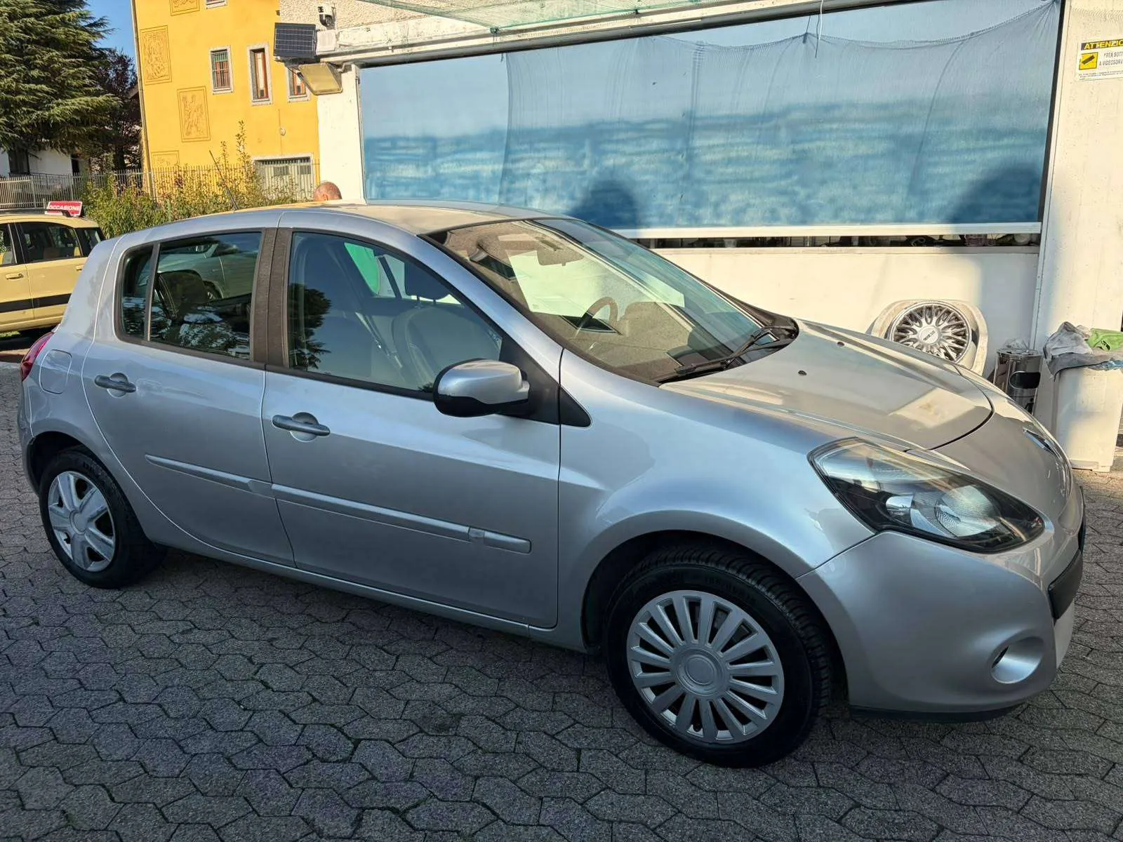 Renault Clio 2010 photo 3