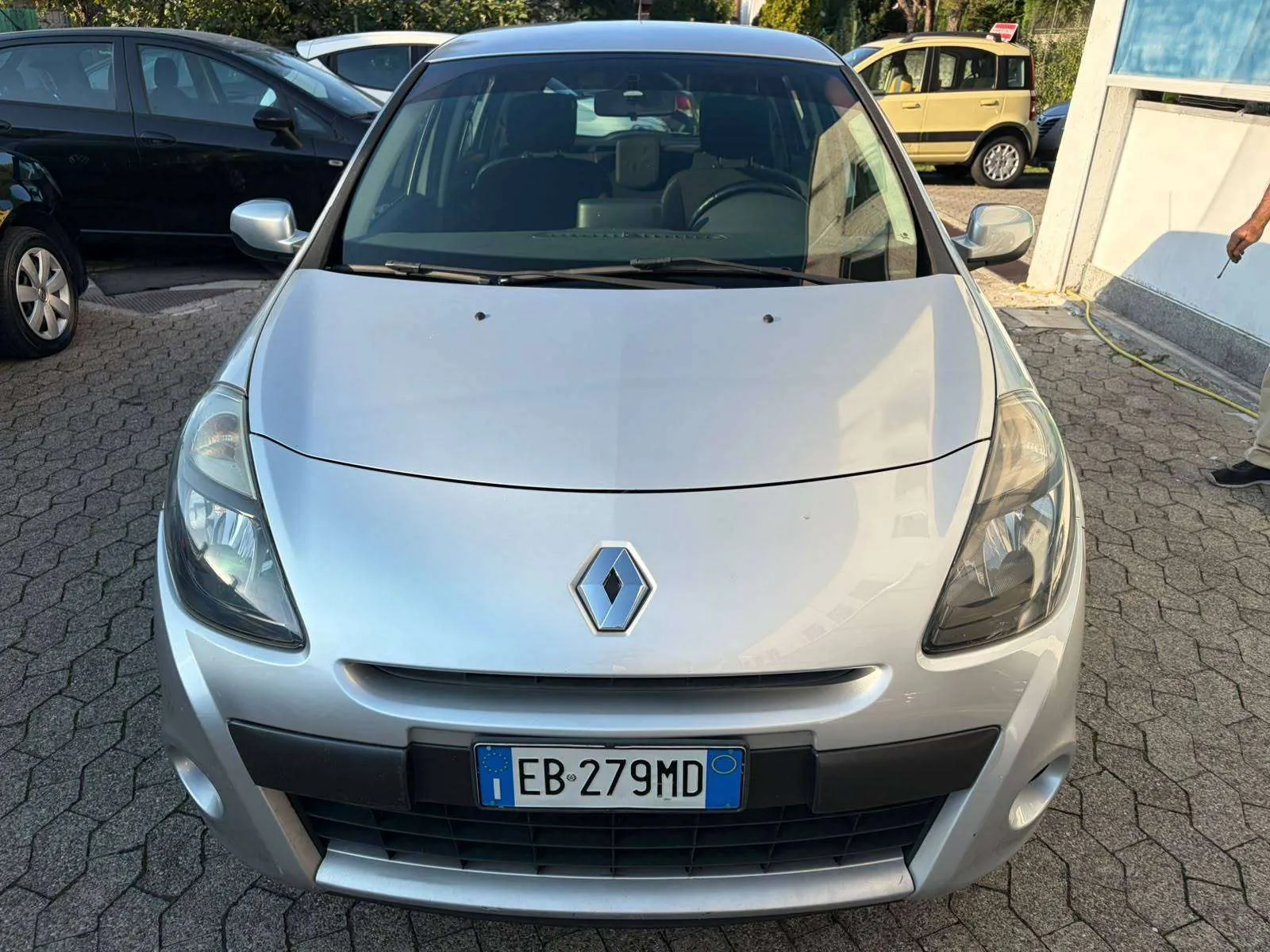 Renault Clio 2010 photo 2