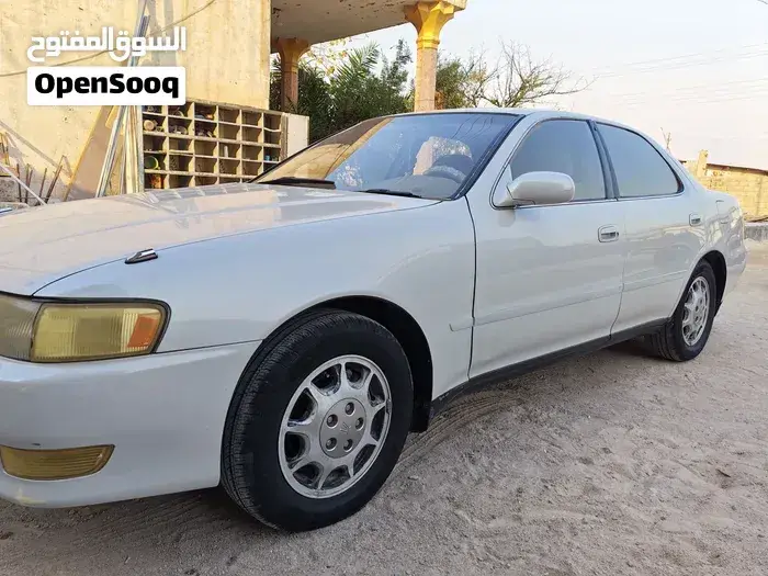Toyota Crown 1993 photo 2