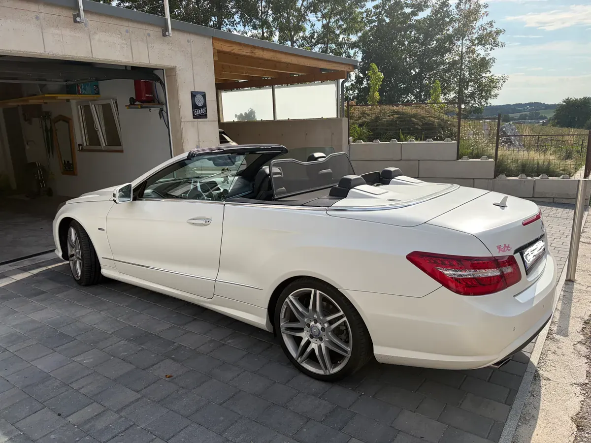 Mercedes-Benz E-Class 2011 photo 2
