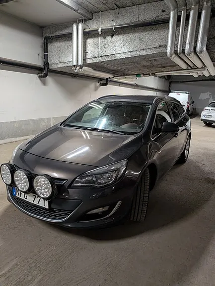 Opel Astra 2013 photo 2