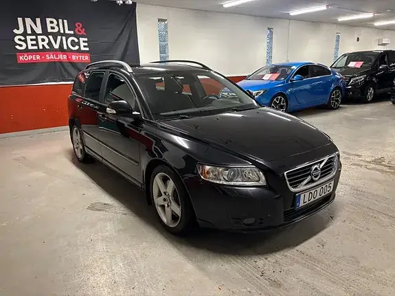 Volvo V50 2011 photo 2