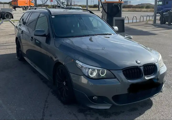 BMW 5 Series 2005 photo 2