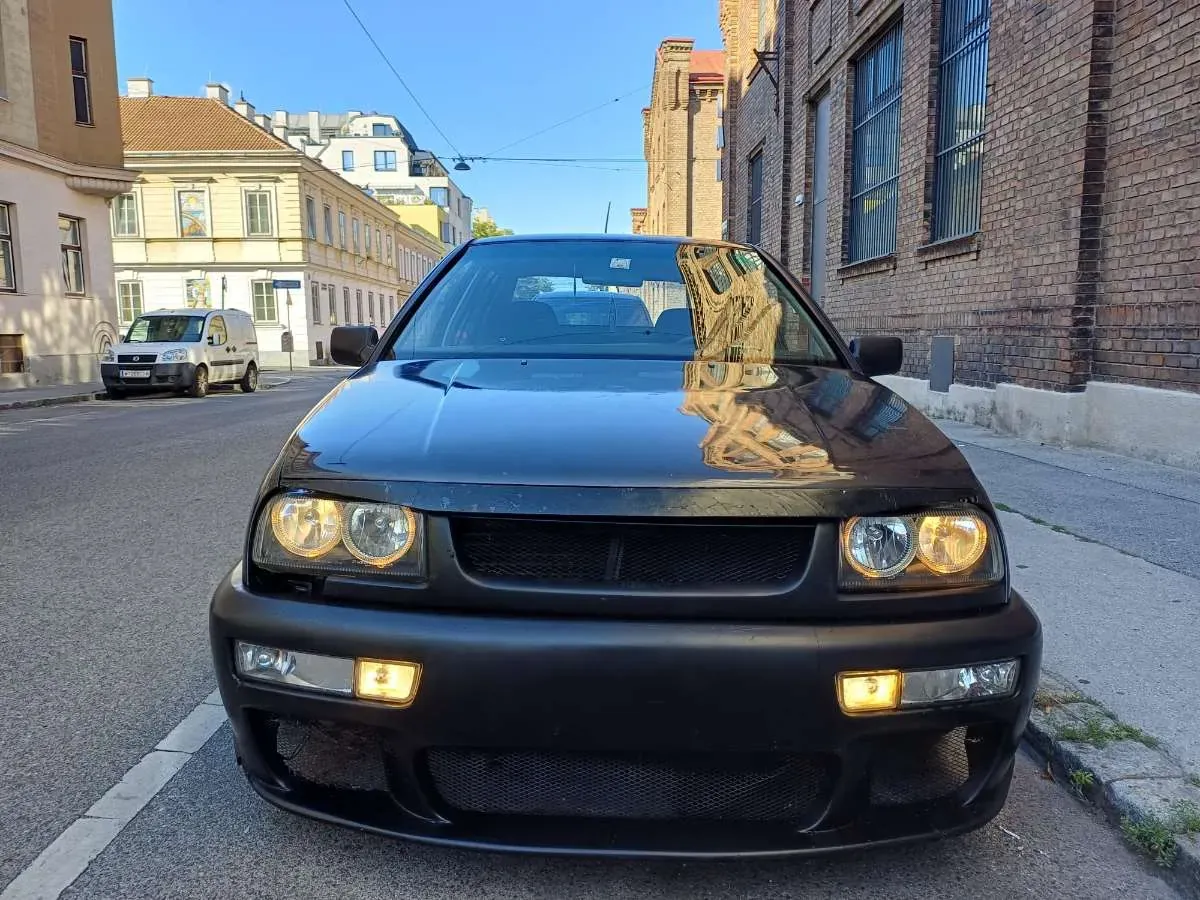 Volkswagen Vento 1993 photo 3
