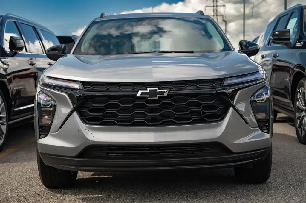 Chevrolet Trax 2026 photo 2