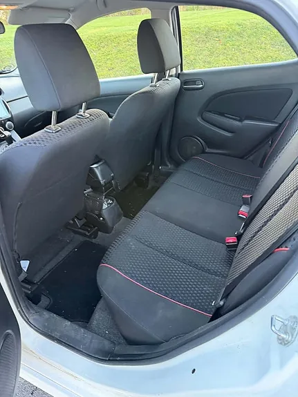 Mazda 2 2011 photo 3
