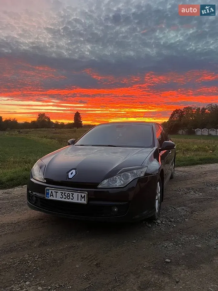 Renault Laguna 2010 photo 2