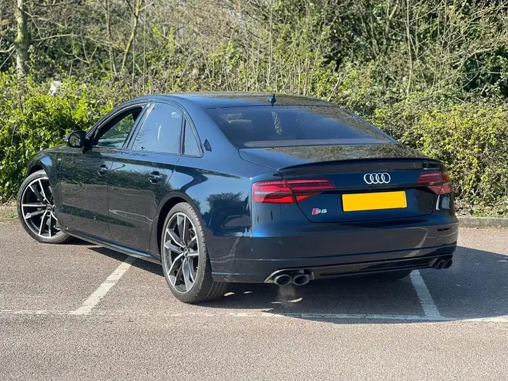 Audi S8 2017 photo 2