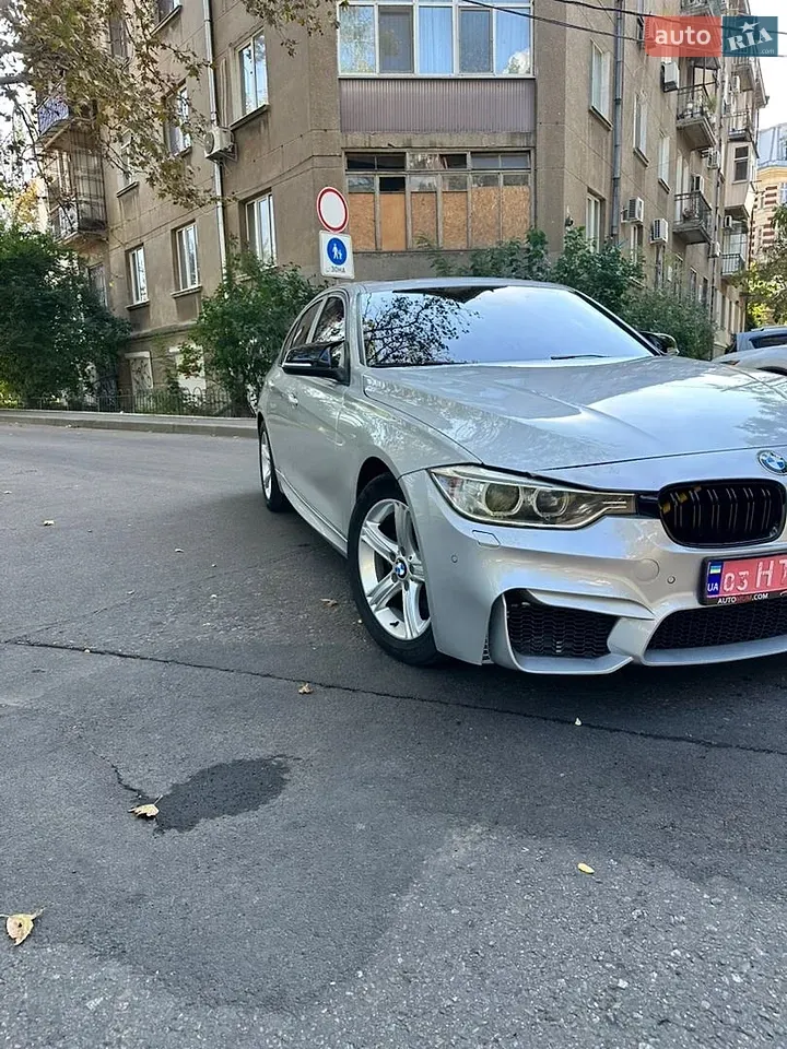 BMW 3 Series 2012 photo 2