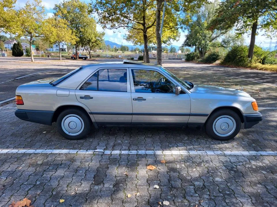 Mercedes-Benz 200
