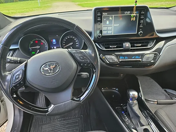 Toyota C-Hr 2021 photo 2