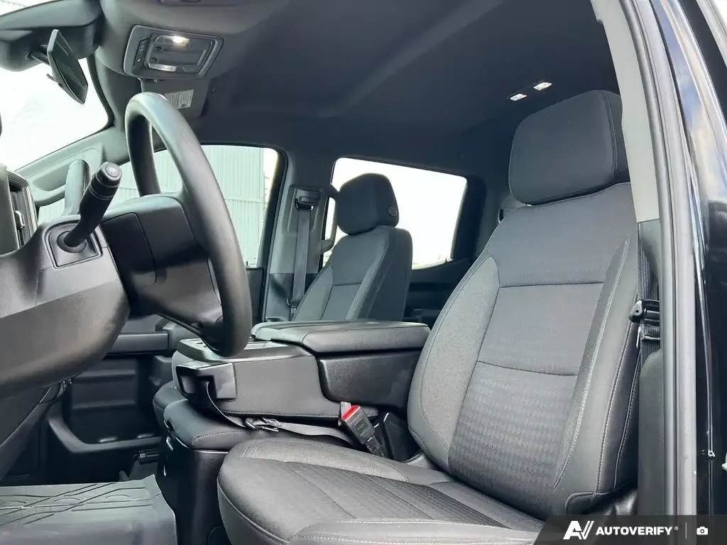 Chevrolet Silverado 1500 2023 photo 2