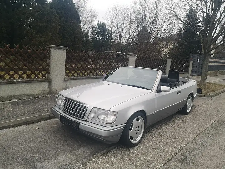 Mercedes-Benz E-Class 1993 photo 2