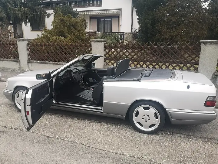 Mercedes-Benz E-Class 1993 photo 3