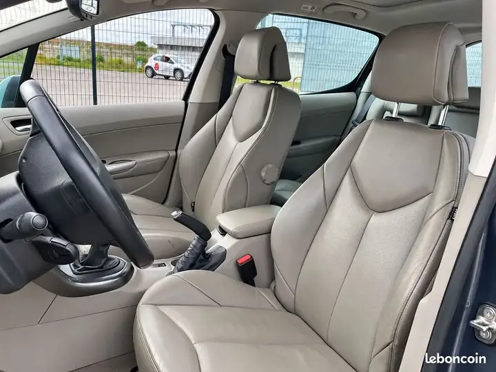Peugeot 308 2009 photo 4