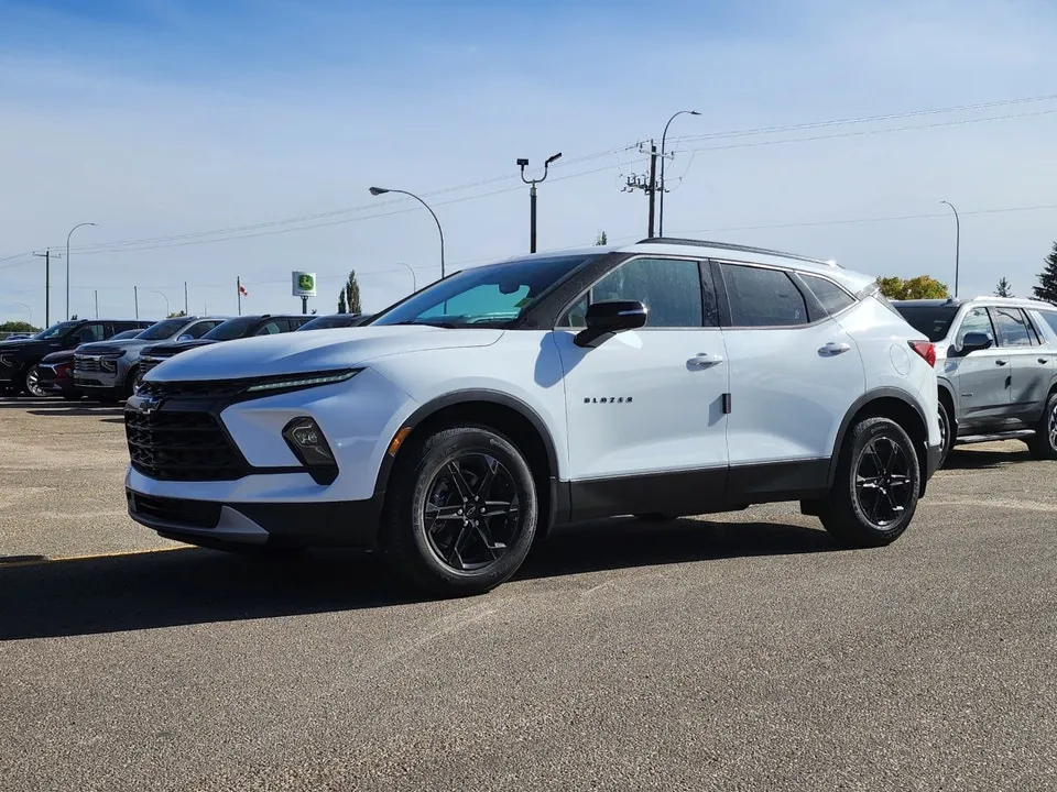 Chevrolet Blazer 2026 photo 2