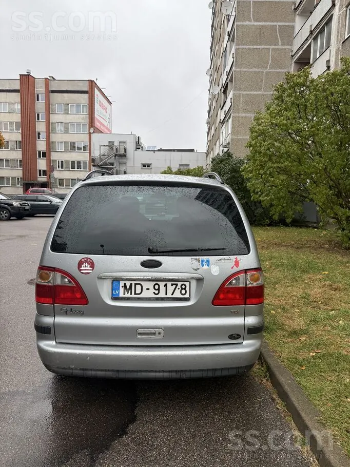 Ford Galaxy 2004 photo 4