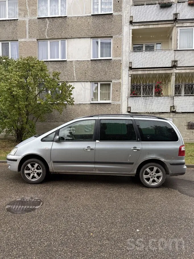 Ford Galaxy 2004 photo 5