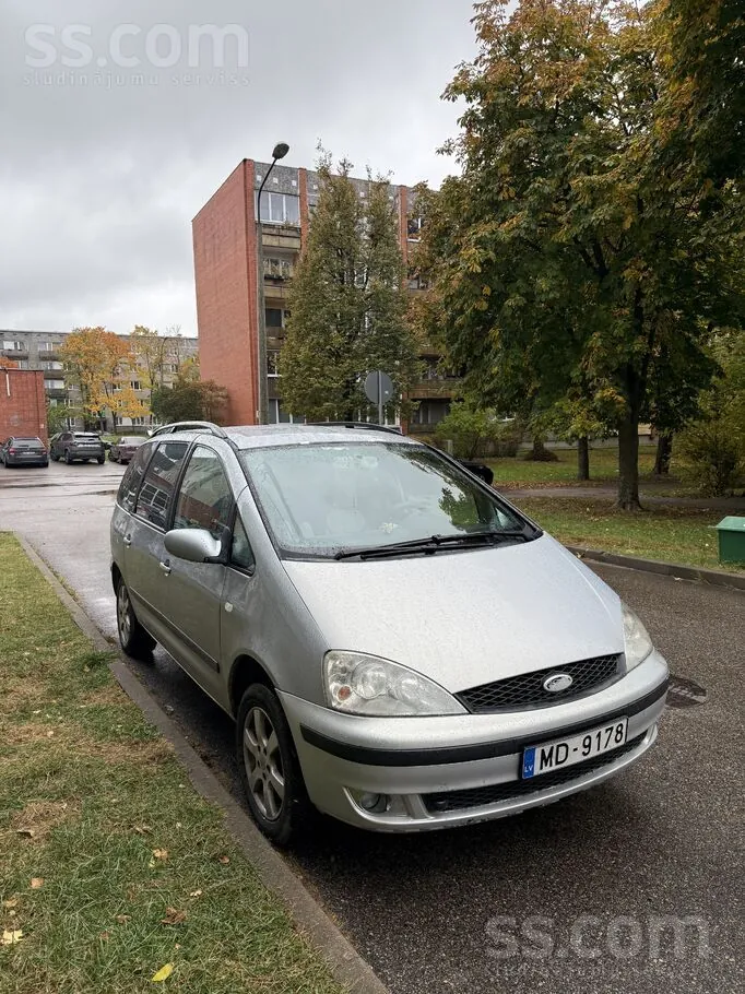 Ford Galaxy 2004 photo 2