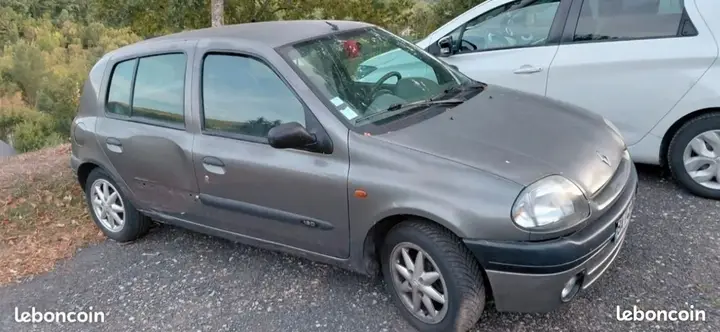 Renault Clio 1999 photo 2