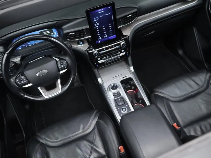 Ford Explorer 2021 photo 2