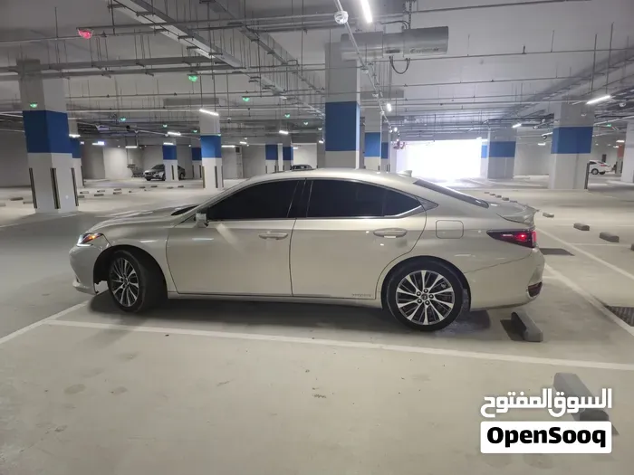 Lexus Es 300H 2019 photo 4