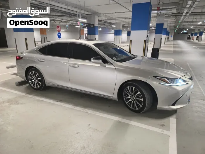 Lexus Es 300H 2019 photo 3